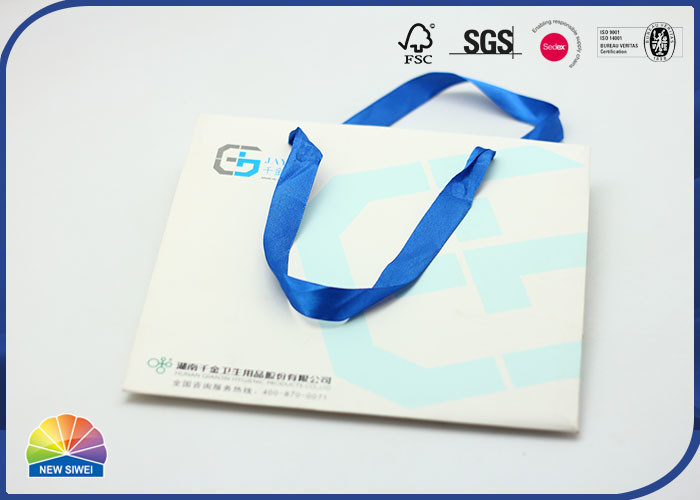 Le blanc a enduit de papier sac à provisions la taille faite sur commande Matte Lamination With Blue Handle